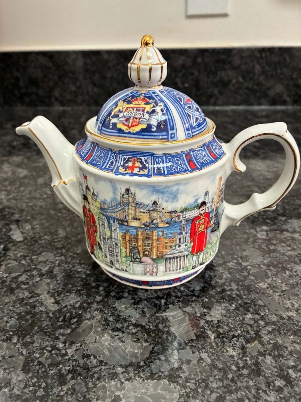 James Sadler Thameside 2-Cup Teapot London Heritage Collection